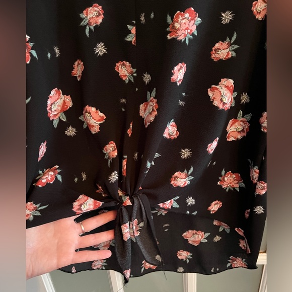 Women’s tie front high low blouse - Picture 3 of 6